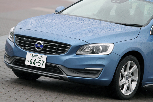 ボルボV60 Luxury Edition(ラグジュアリー・エディション)[特別仕様車/ボディカラー：パワーブルーメタリック]