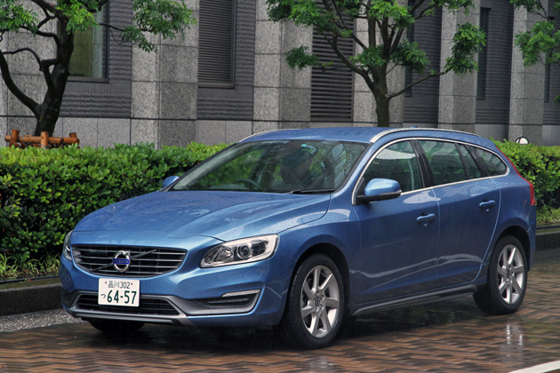 VOLVO V60 Luxury Edition(ボルボV60 ラグジュアリー エディション)[特別仕様車/ボディカラー：パワーブルーメタリック]