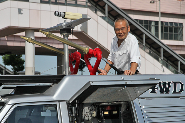 西部警察「日産 サファリ 4WD」、 ゲン(苅谷俊介)の運転で30年 西部警察「日産 サファリ 4WD」、 ゲン(苅谷俊介)の運転で30年
