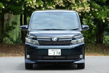 トヨタ ヴォクシー1.8 ハイブリッド V　ボディカラー：ブラッキッシュアゲハガラスフレーク