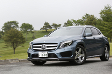 メルセデス・ベンツ GLA 250 4MATIC Sports  AMGエクスクルーシブパッケージ[ボディカラー：ユニバースブルー]