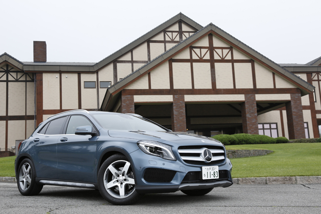 メルセデス・ベンツ GLA 250 4MATIC Sports  AMGエクスクルーシブパッケージ[ボディカラー：ユニバースブルー]