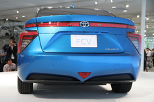 トヨタ 新型燃料電池自動車「FCV」