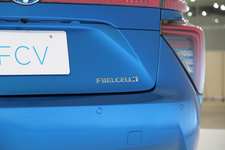 トヨタ 新型燃料電池自動車「FCV」