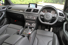 アウディ RS Q3 インテリア