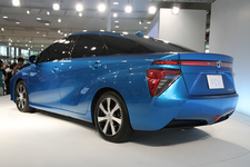 トヨタ 新型燃料電池自動車（FCV）