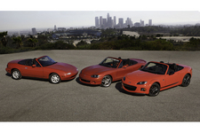 ※写真は、マツダ「ロードスター」 誕生25周年を記念した特別仕様車『Mazda MX-5 Miata 25th Anniversary Edition』/(ニューヨーク国際自動車ショー)