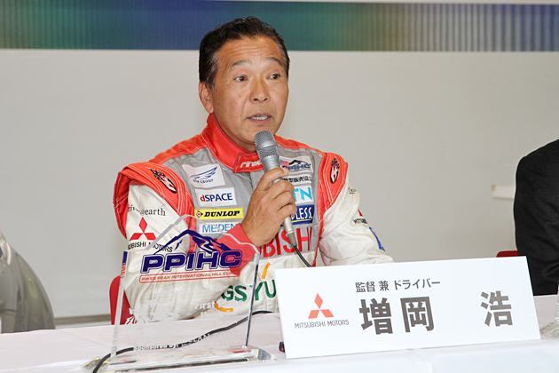 監督兼ドライバーの増岡浩選手