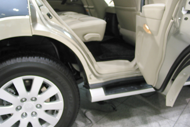 凌*介様 パジェロ　電動サイドステップ 三菱 パジェロ 新車発表会速報(画像ギャラリー No.8) | 新型車リリース