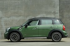 新型「MINI クロスオーバー」／エクステリア・サイド