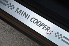 新型「MINI クロスオーバー」