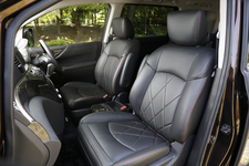 日産 エルグランド 250ハイウェイスタープレミアム 1列目シート