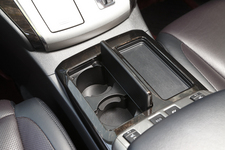 トヨタ アルファードハイブリッド SRプレミアムシートパッケージ センターコンソールの小物入れ