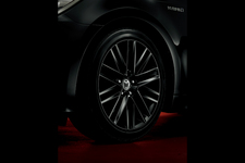 特別仕様車 225/45R18 91Wタイヤ+18×8Jアルミホイール(ブラックスパッタリング塗装)&センターオーナメント(スモークメッキ)