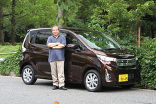 三菱 eKカスタム（2014年6月一部改良モデル）と自動車評論家の松下宏氏