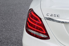 新型Cクラス C250 BlueTEC C250ロゴ ※写真は海外試乗の時のもの