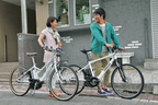 YAMAHA電動アシスト自転車「PAS VIENTA5」(手前)と「PAS Brace XL」(奥)
