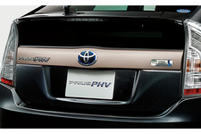 トヨタ プリウス  PHEV エクステリア加飾 (スパークリングゴールド)・リヤガーニッシュ