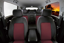 シボレーキャプティバ アクティブ レッド／特別カラーインテリア