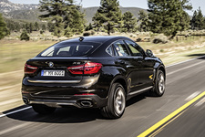 BMW 新型 X6/走行イメージ