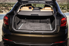 BMW 新型 X6/シートアレンジ・ラゲッジルーム