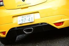 ルノー 新型 メガーヌ R.S.(ルノースポール)[2014年マイナーチェンジモデル／ボディカラー：ジョン シリウスM(特別色)]