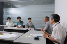 パイオニア 畑野氏・蒲生氏と学生カーソムリエによる対談の様子