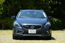 ボルボ V40クロスカントリー T5 4WD　ボディカラー：カスピアンブルーメタリック