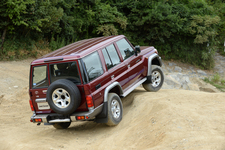 トヨタ 新型ランドクルーザー70 4ドアバン/走行イメージ15