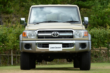 トヨタ 新型ランドクルーザー70 4ドアバン/フロントビュー