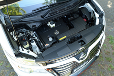 日産 新型 エルグランド 350 ハイウェイスター プレミアム[2WD]「NISMOパフォーマンスパッケージ A Kit」[ボディカラー：ブリリアントホワイトパール]