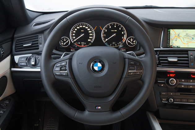 BMW 新型 X4／インテリア・ステアリング周り