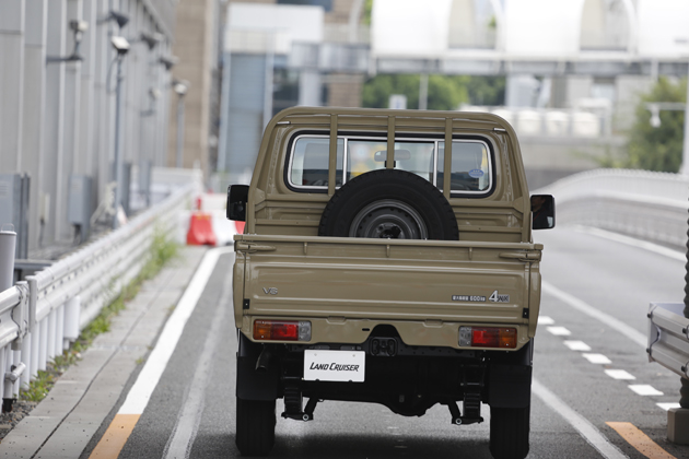 トヨタ ランドクルーザー 70シリーズ 30周年記念モデル(バン