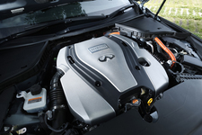 日産 スカイラインハイブリッド 350GT