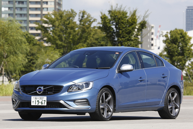 ボルボ S60 特別仕様車「S60 T4 R-DESIGN PLUS(アール デザイン プラス)」[ボディカラー：パワーブルーメタリック]