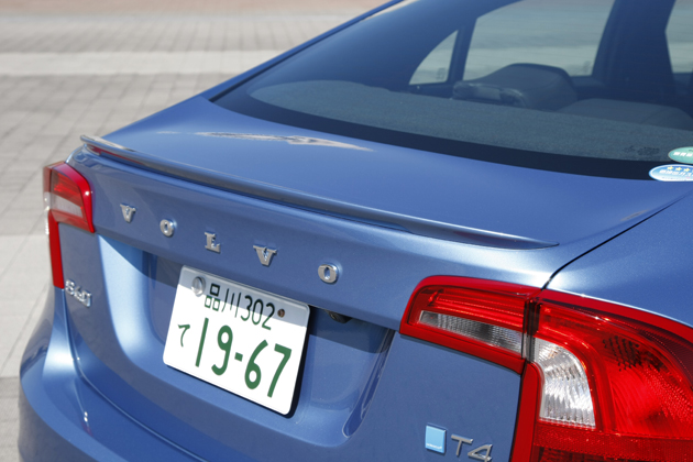 ボルボ V60・S60 特別仕様車「T4 R-デザイン プラス