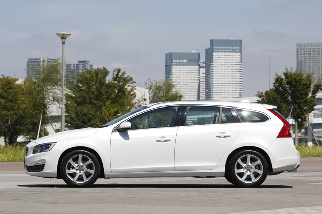 ボルボ V60・S60 特別仕様車「T4 R-デザイン プラス」「ラグジュアリー