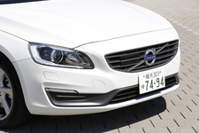 ボルボ V60 特別仕様車「V60 LUXURY EDTION(ラグジュアリー エディション)」[ボディカラー：クリスタルホワイトパール]