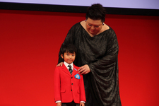 (左)2代目こども店長の「加藤憲史郎」君/(右)マツコ・デラックスさん