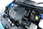 マツダ 新型 デミオ 1.3リッター ガソリンエンジン搭載モデル（FF　ボディカラー：ダイナミックブルーマイカ／エンジン