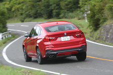 BMW X4 xDrive35i M Sport [4WD・ボディカラー：メルボルン・レッド] 試乗レポート／九島辰也　7