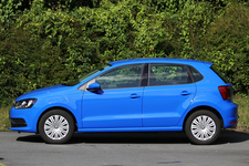 フォルクスワーゲン 新型 ポロ TSI Comfortline[FF／ボディカラー：コーンフラワーブルー／アダプティブクルーズコントロール"ACC"(全車速追従機能付)パッケージ装着車]