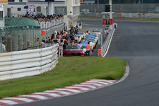 新型ロードスター(ND)の初走行シーンが筑波サーキットにてサプライズで披露された