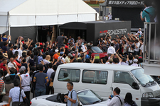 新型ロードスター(ND)の初走行シーンが筑波サーキットにてサプライズで披露された