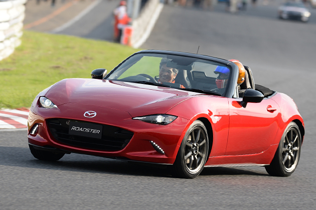 新型ロードスター(ND)の初走行シーンが筑波サーキットにてサプライズで披露された