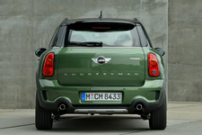 新型「MINI CROSSOVER」／エクステリア・リア