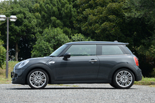 新型 MINI Cooper S(ミニ クーパーS)[FF／ボディカラー：サンダー・グレー]