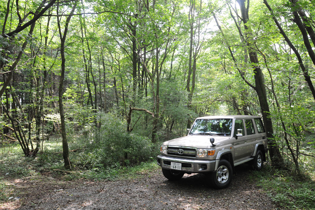トヨタ 新型ランドクルーザー70 4ドアバン ボディカラー:シルバーメタリック