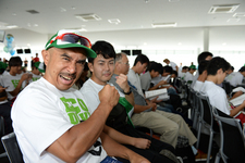 「全日本エコドライブチャンピオンシップ2014」にてオートックワンチームのマリオ高野氏とオートックワンのC君