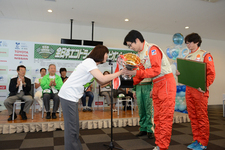 「全日本エコドライブチャンピオンシップ2014」総合優勝のファインモータースクールさん
